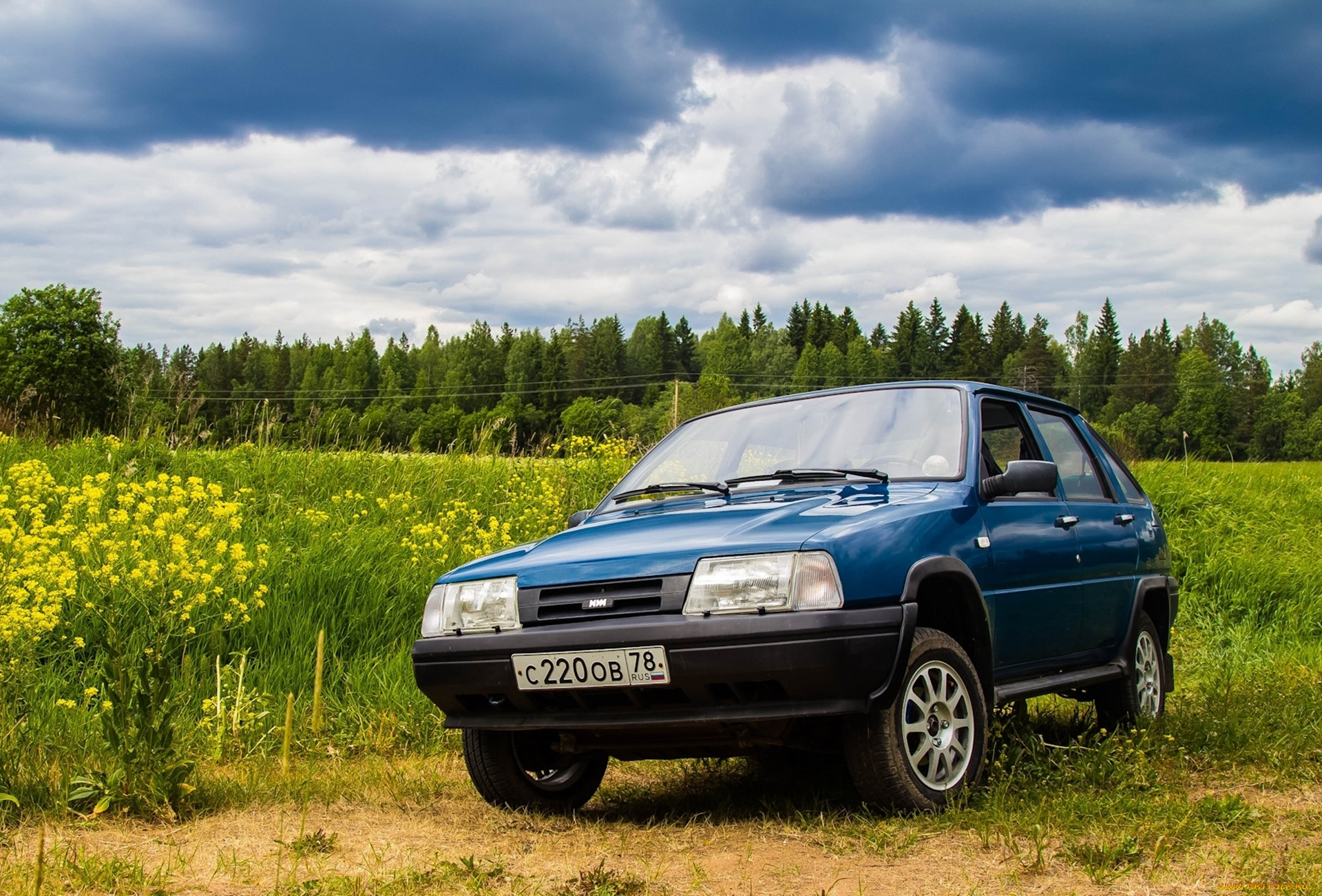 Обои ИЖ- 2126 Автомобили Москвич, обои для рабочего стола, фотографии иж-  2126, автомобили, москвич, иж-, 2126, автомобиль, ода, ретро, деревья Обои  для рабочего стола, скачать обои картинки заставки на рабочий стол.